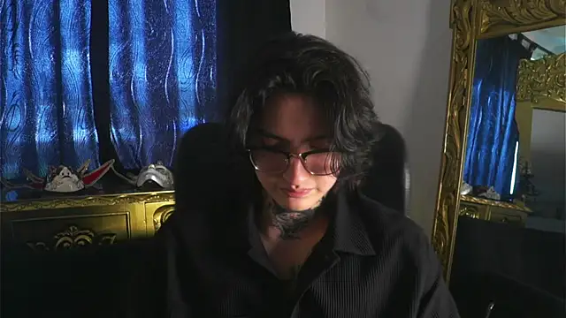 Snapshot of dantecoppolaa_ chatting on January 4, 4:43 pm dantecoppolaa online show from January 4, 4:43 pm