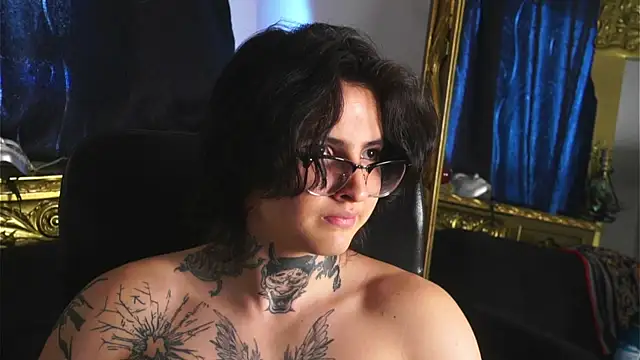 Snapshot of dantecoppolaa_ chatting on January 12, 8:14 pm dantecoppolaa online show from January 12, 8:14 pm