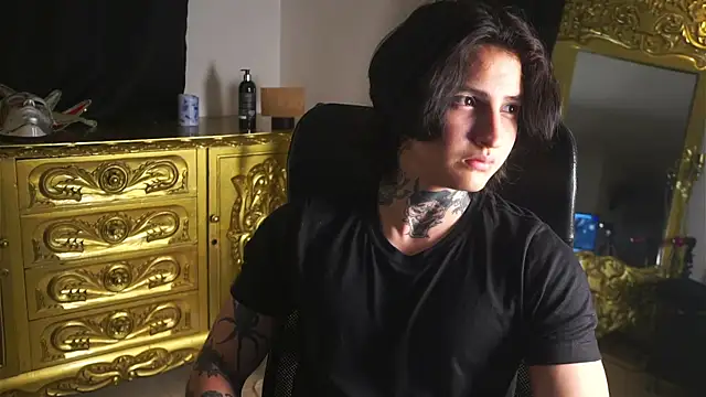 Snapshot of dantecoppolaa_ chatting on January 20, 2:11 am dantecoppolaa online show from January 20, 2:11 am
