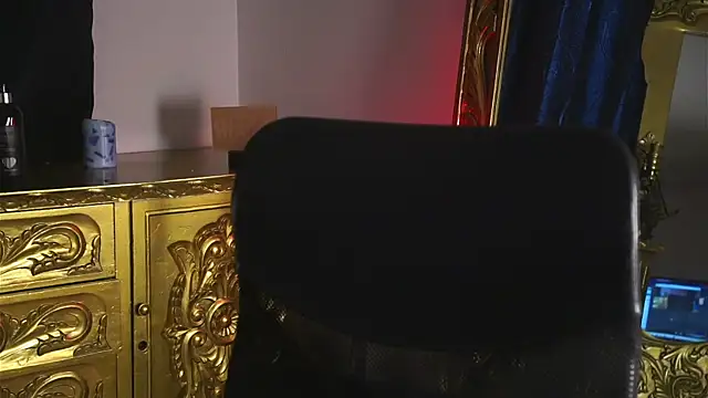 Snapshot of dantecoppolaa_ chatting on January 21, 12:39 pm dantecoppolaa online show from January 21, 12:39 pm