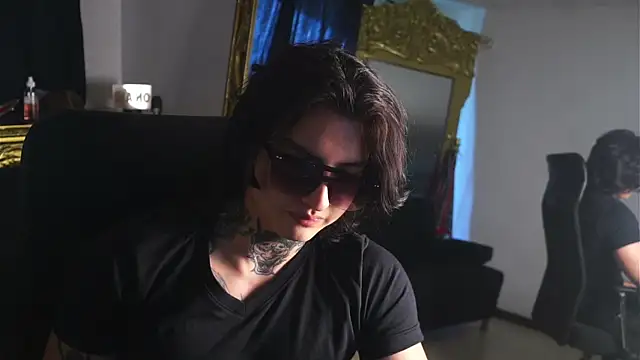 Snapshot of dantecoppolaa_ chatting on February 1, 3:18 pm dantecoppolaa online show from February 1, 3:18 pm