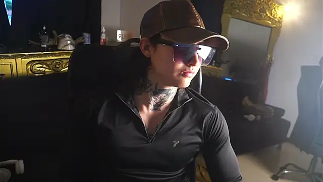 Snapshot of dantecoppolaa_ chatting on February 8, 10:19 pm dantecoppolaa online show from February 8, 10:19 pm