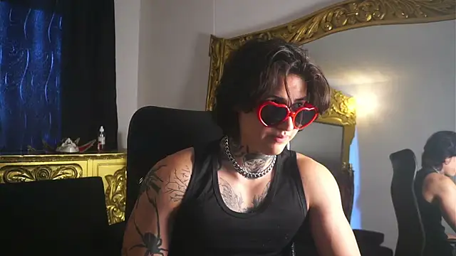 Snapshot of dantecoppolaa_ chatting on February 16, 6:43 pm dantecoppolaa online show from February 16, 6:43 pm