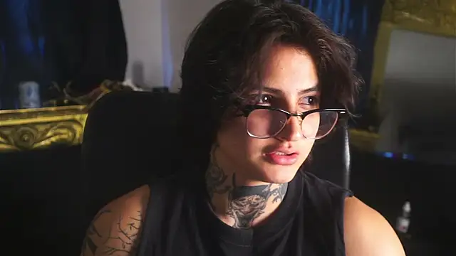 Snapshot of dantecoppolaa_ chatting on February 18, 2:49 pm dantecoppolaa online show from February 18, 2:49 pm