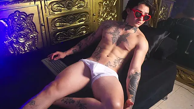 Snapshot of dantecoppolaa_ chatting on February 23, 10:31 pm dantecoppolaa online show from February 23, 10:31 pm