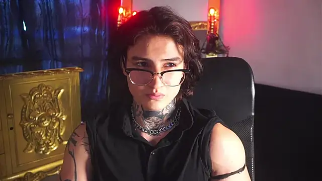 Snapshot of dantecoppolaa_ chatting on March 8, 8:57 pm dantecoppolaa online show from March 8, 8:57 pm