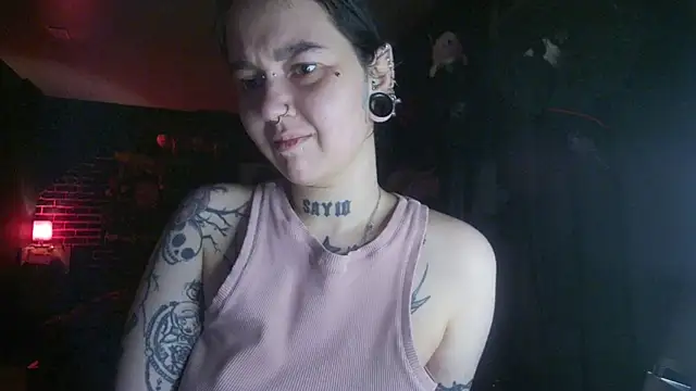 Snapshot of MoorderxDoll chatting on February 16, 11:37 pm MoorderxDoll online show from February 16, 11:37 pm