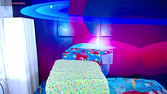 Snapshot of Cristalxxts chatting on October 25, 8:36 pm Cristalxxts online show from October 25, 8:36 pm