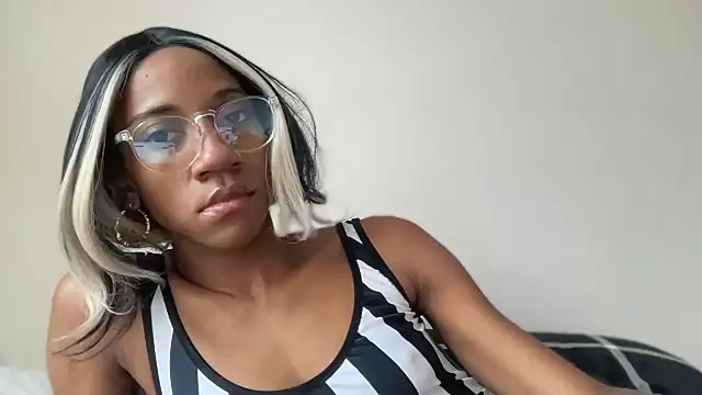 Snapshot of cutiesigh chatting on October 4, 8:51 pm cutiesigh online show from October 4, 8:51 pm