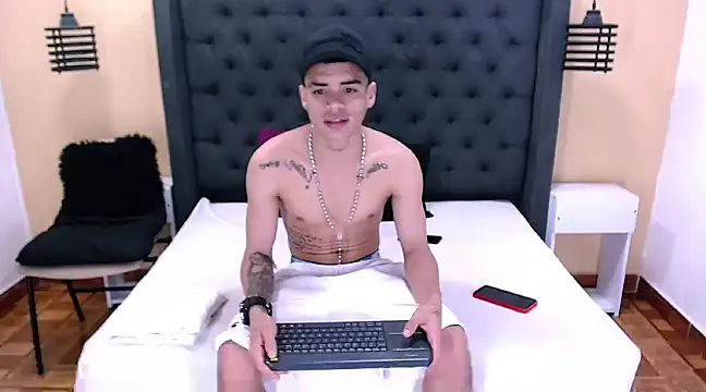 Snapshot of mailo_bronw chatting on March 11, 8:31 pm mailo bronw online show from March 11, 8:31 pm