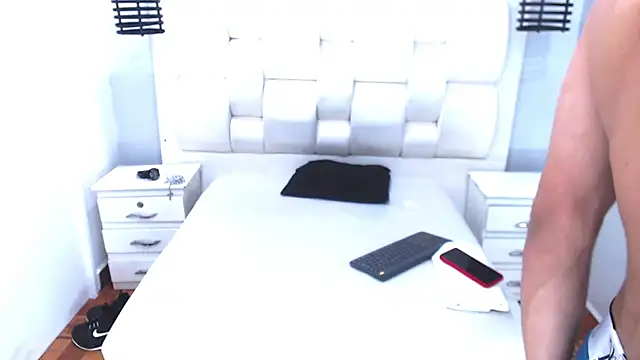 Snapshot of mailo_bronw chatting on March 18, 8:26 pm mailo bronw online show from March 18, 8:26 pm