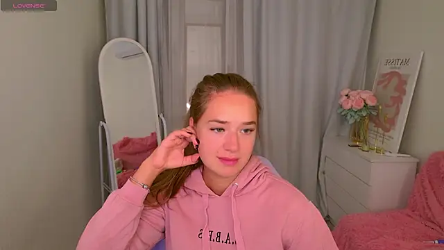 Snapshot of LovelyJessie chatting on October 1, 2:12 pm LovelyJessie online show from October 1, 2:12 pm