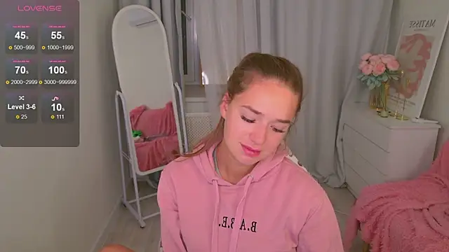 Snapshot of LovelyJessie chatting on October 3, 1:30 pm LovelyJessie online show from October 3, 1:30 pm