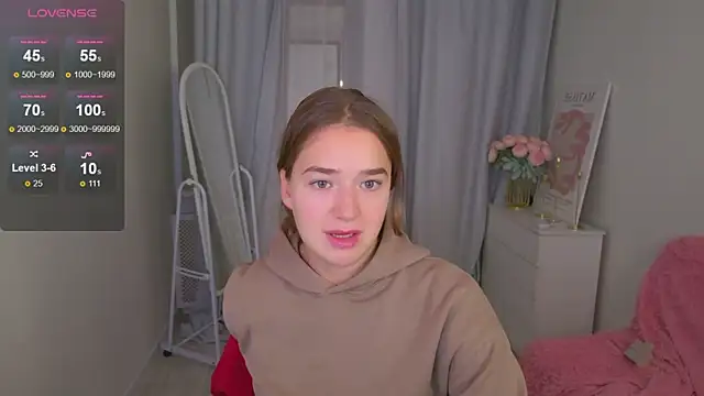 Snapshot of LovelyJessie chatting on November 14, 1:43 pm LovelyJessie online show from November 14, 1:43 pm