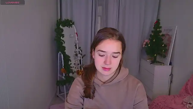 Snapshot of LovelyJessie chatting on December 14, 1:38 pm LovelyJessie online show from December 14, 1:38 pm