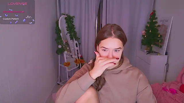 Snapshot of LovelyJessie chatting on December 18, 1:50 pm LovelyJessie online show from December 18, 1:50 pm