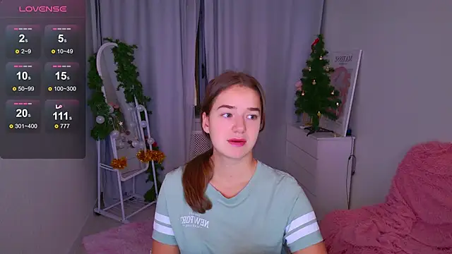 Snapshot of LovelyJessie chatting on December 20, 1:40 pm LovelyJessie online show from December 20, 1:40 pm