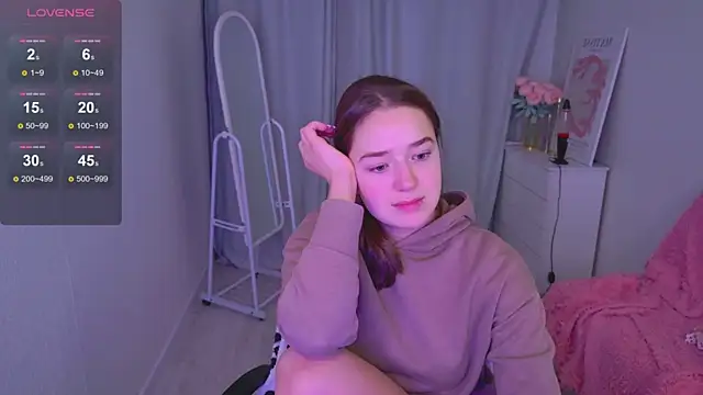 Snapshot of LovelyJessie chatting on January 16, 1:48 pm LovelyJessie online show from January 16, 1:48 pm