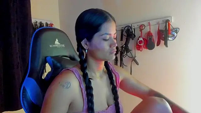 scarlet-kennedy98 online show from November 3, 8:43 pm