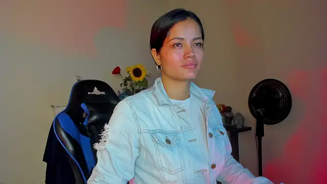 Snapshot of scarlet-kennedy98 chatting on February 16, 6:15 pm scarlet-kennedy98 online show from February 16, 6:15 pm