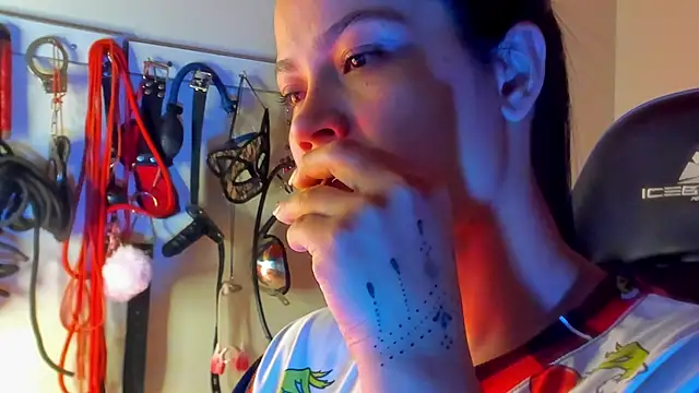 Snapshot of scarlet-kennedy98 chatting on April 15, 9:59 pm scarlet-kennedy98 online show from April 15, 9:59 pm