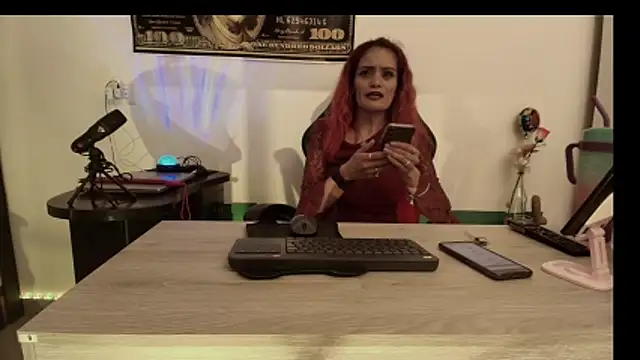Snapshot of Julieta_Wall_ chatting on April 7, 12:33 am Julieta Wall online show from April 7, 12:33 am