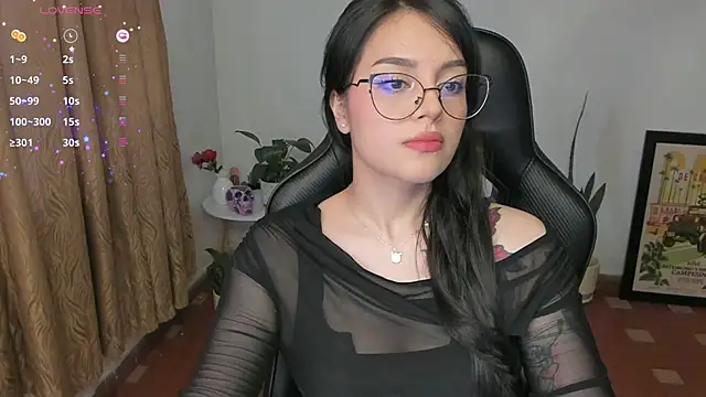 anaveleeez online show from October 9, 9:35 pm