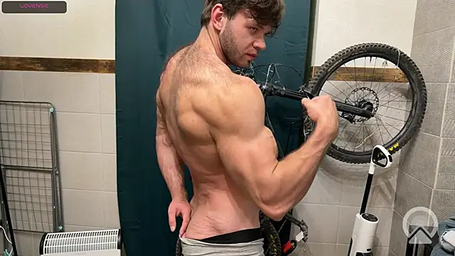 Snapshot of ericeric507 chatting on February 22, 5:22 pm ericeric507 online show from February 22, 5:22 pm