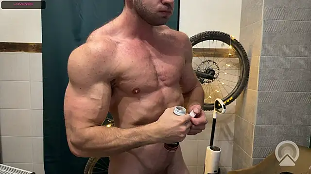 Snapshot of ericeric507 chatting on February 26, 4:50 pm ericeric507 online show from February 26, 4:50 pm