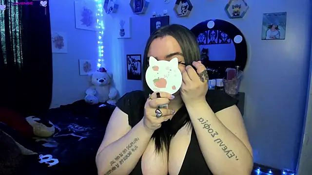 Snapshot of Luise_Meyrink chatting on February 23, 10:20 pm Luise Meyrink online show from February 23, 10:20 pm