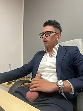 Snapshot of masterboss_ chatting on September 29, 11:37 am masterboss  online show from September 29, 11:37 am