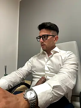 Snapshot of masterboss_ chatting on October 1, 11:38 am masterboss  online show from October 1, 11:38 am