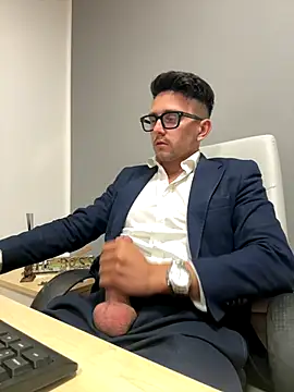 Snapshot of masterboss_ chatting on October 3, 11:40 am masterboss  online show from October 3, 11:40 am