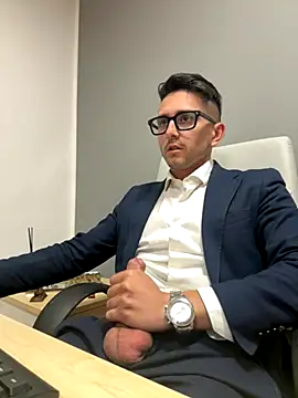 Snapshot of masterboss_ chatting on October 31, 1:12 pm masterboss  online show from October 31, 1:12 pm