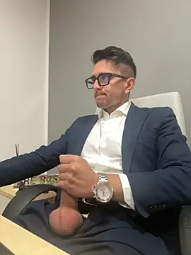 Snapshot of masterboss_ chatting on November 3, 1:01 pm masterboss  online show from November 3, 1:01 pm