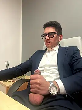 Snapshot of masterboss_ chatting on January 15, 1:05 pm masterboss online show from January 15, 1:05 pm