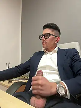 Snapshot of masterboss_ chatting on February 9, 12:42 pm masterboss online show from February 9, 12:42 pm