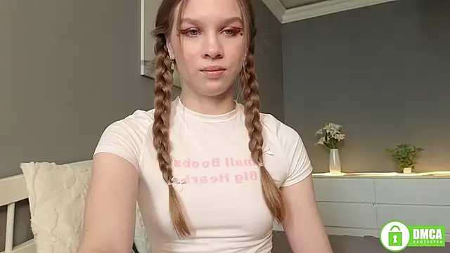 Snapshot of CutieBeauty chatting on September 20, 9:43 am CutieBeauty online show from September 20, 9:43 am