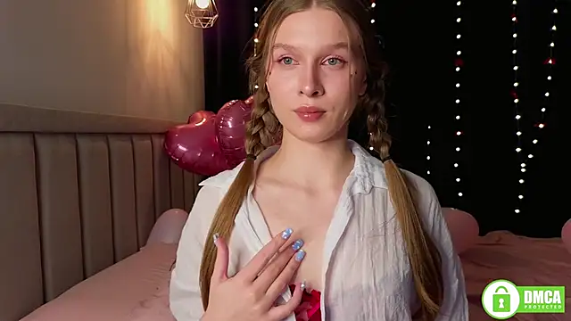 Snapshot of CutieBeauty chatting on February 14, 6:04 pm CutieBeauty online show from February 14, 6:04 pm