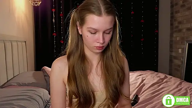 Snapshot of CutieBeauty chatting on February 17, 3:29 pm CutieBeauty online show from February 17, 3:29 pm