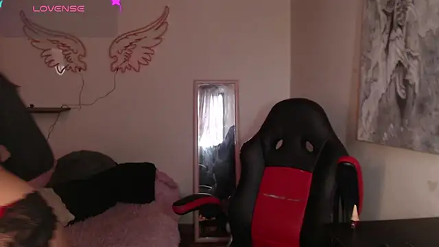 MissDennise online show from March 20, 5:36 pm