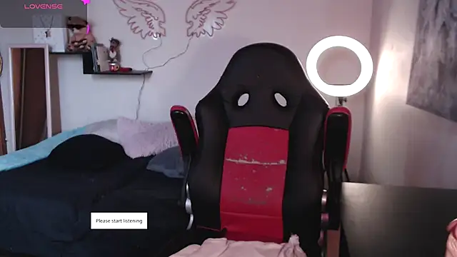 MissDennise online show from December 19, 4:25 pm