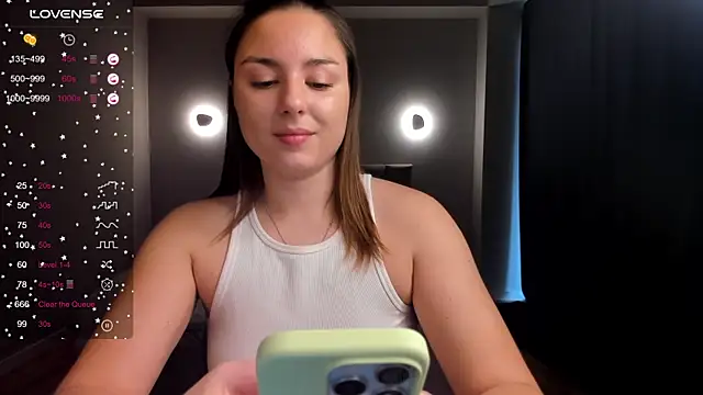 ThreeshaWhite online show from December 19, 6:01 am