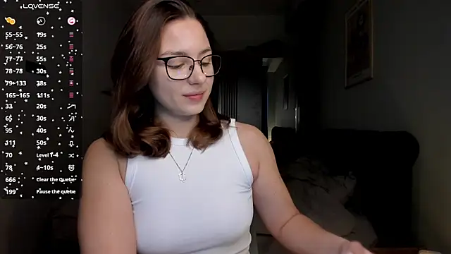 Snapshot of ThreeshaWhite chatting on February 13, 5:36 am ThreeshaWhite online show from February 13, 5:36 am