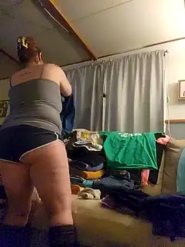 Snapshot of Hottmess011 chatting on January 16, 9:46 am Hottmess011 online show from January 16, 9:46 am