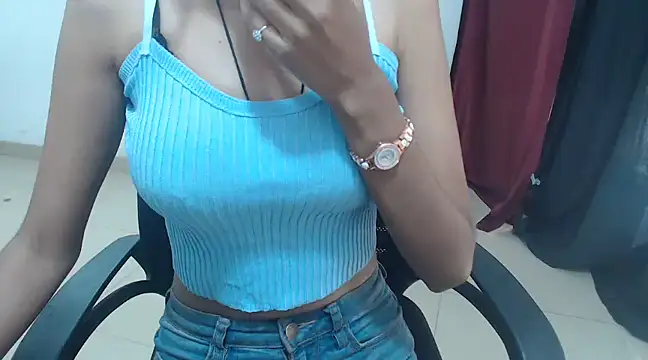 Snapshot of sexy_ishu chatting on March 17, 5:12 am sexy ishu online show from March 17, 5:12 am