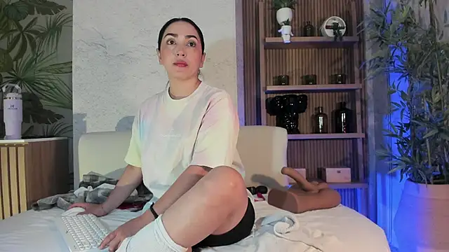 LIAH IZUMI online show from October 15, 1:11 pm