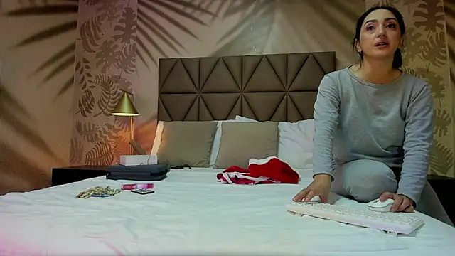 LIAH IZUMI online show from December 20, 12:56 pm