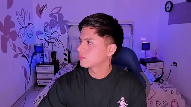 Niicky1  online show from December 14, 9:13 pm