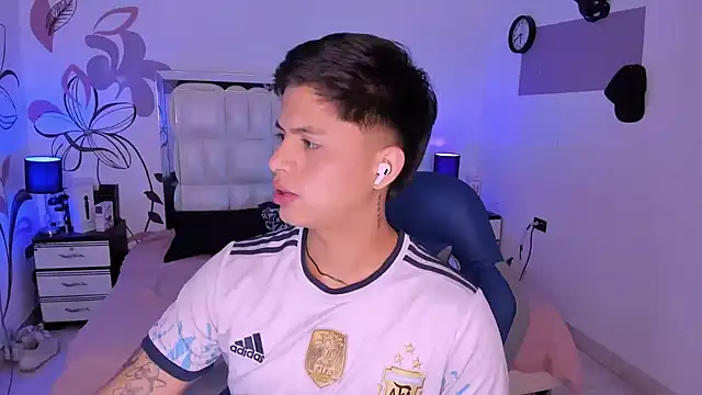 Niicky1  online show from December 18, 8:47 pm